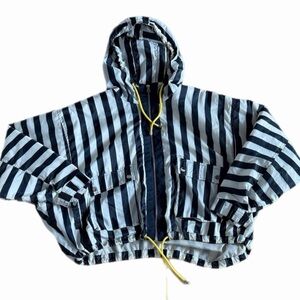 Windbreaker Zipup Raincoat Jacket (M)